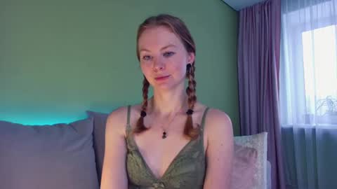 Snapshot of cuddle_kitten chatting on 4, 2, 2025 Alexia online show from 4, 2, 2025