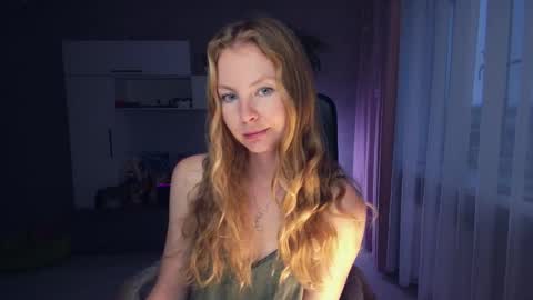 Snapshot of cuddle_kitten chatting on 14, 11, 2025 Alexia online show from 14, 11, 2025