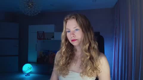 Snapshot of cuddle_kitten chatting on 1, 12, 2025 Alexia online show from 1, 12, 2025
