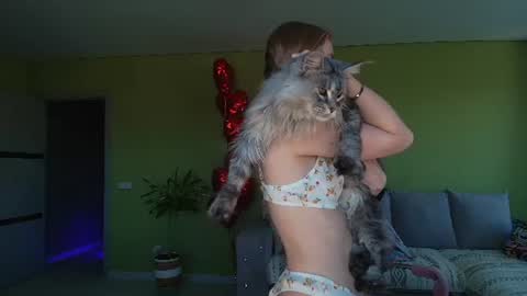 Snapshot of cuddle_kitten chatting on 12, 6, 2026 Alexia online show from 12, 6, 2026