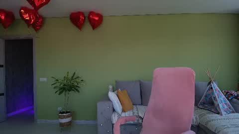 Snapshot of cuddle_kitten chatting on 13, 6, 2026 Alexia online show from 13, 6, 2026