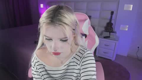 Cuddly Kitten online show from 22, 9, 2025