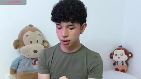 Snapshot of cuddly_twinkie chatting on 27, 10, 2025 Cuddly online show from 27, 10, 2025