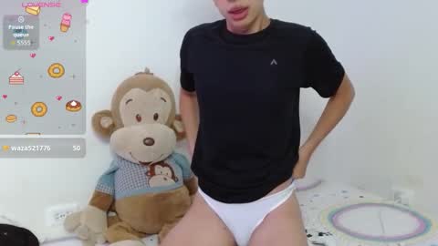 Snapshot of cuddly_twinkie chatting on 22, 11, 2025 Cuddly online show from 22, 11, 2025