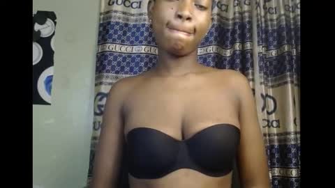 Snapshot of cumebony_petit chatting on 3, 10, 2025 cumebony_petit online show from 3, 10, 2025