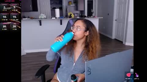 Snapshot of cumplzqueen chatting on 1, 7, 2026 Nia Reese online show from 1, 7, 2026