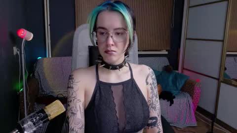 Snapshot of cumpotikeve chatting on 10, 10, 2025 CUMpotikEve online show from 10, 10, 2025