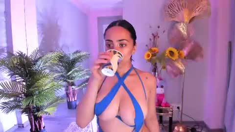 Snapshot of cupcake_izzy chatting on 26, 6, 2026 cupcake_izzy online show from 26, 6, 2026