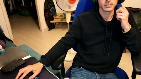 Snapshot of curiousgenie chatting on 24, 4, 2026 curiousgenie online show from 24, 4, 2026