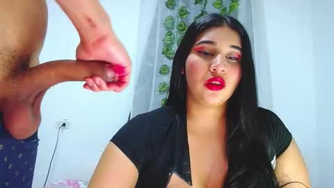 Snapshot of curiuscouplehot chatting on 22, 11, 2025 Pablo and emma online show from 22, 11, 2025