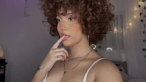 Snapshot of curls_emma chatting on 28, 1, 2025 Emma online show from 28, 1, 2025