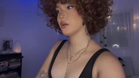 Snapshot of curls_emma chatting on 28, 1, 2025 Emma online show from 28, 1, 2025