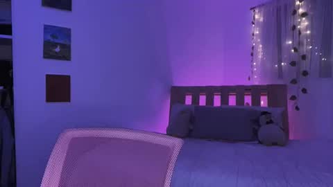 Snapshot of curls_emma chatting on 11, 3, 2025 Emma online show from 11, 3, 2025