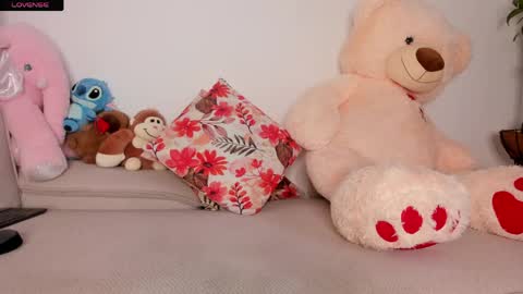 Curly  -  OF- CURLY SWEETT online show from 3, 6, 2026