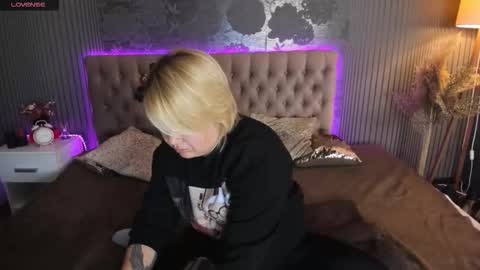 Snapshot of curlydreams chatting on 20, 10, 2025 CurlyDreams online show from 20, 10, 2025