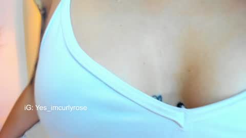 Snapshot of curlyrose_ chatting on 7, 1, 2025 Rose online show from 7, 1, 2025