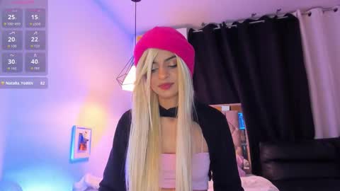 Snapshot of curlyrose_ chatting on 1, 12, 2025 Rose online show from 1, 12, 2025