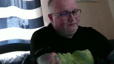 Snapshot of curtus14 chatting on 15, 11, 2025 curtus14 online show from 15, 11, 2025