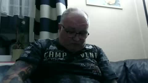 Snapshot of curtus14 chatting on 14, 12, 2025 curtus14 online show from 14, 12, 2025
