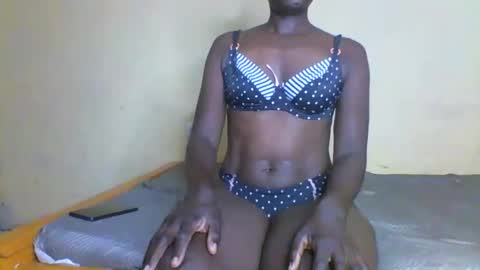 Snapshot of curvious_lilah chatting on 24, 11, 2025 curvious lilah online show from 24, 11, 2025