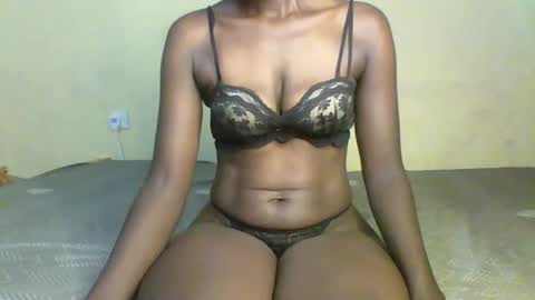 Snapshot of curvious_lilah chatting on 20, 12, 2025 curvious lilah online show from 20, 12, 2025