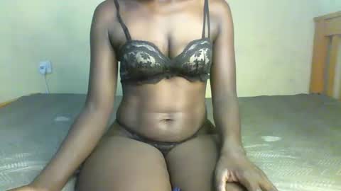 Snapshot of curvious_lilah chatting on 21, 12, 2025 curvious lilah online show from 21, 12, 2025