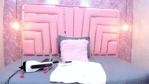 Alyanna  online show from 13, 11, 2025