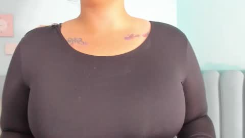 Snapshot of curvy_rousi chatting on 19, 10, 2025 Rosie online show from 19, 10, 2025