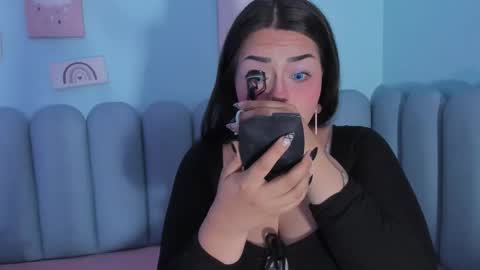 Snapshot of curvy_rousi chatting on 8, 11, 2025 Rosie online show from 8, 11, 2025