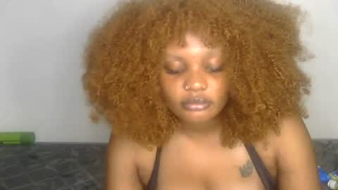 Snapshot of curvy_vee chatting on 16, 7, 2026 vee online show from 16, 7, 2026