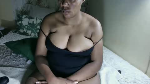 Snapshot of curvybae45 chatting on 11, 10, 2025 curvybae45 online show from 11, 10, 2025