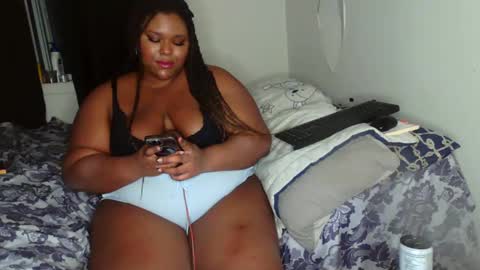 Snapshot of curvybcelinemixe chatting on 13, 12, 2024 Cline online show from 13, 12, 2024