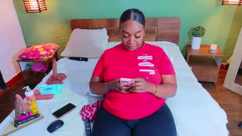 Snapshot of curvyebonyy_ chatting on 17, 4, 2026 Danna online show from 17, 4, 2026