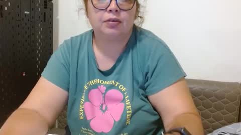 Snapshot of curvymomylore chatting on 25, 5, 2026 Lore online show from 25, 5, 2026