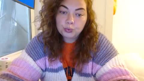 Snapshot of curvymomylore chatting on 4, 6, 2026 Lore online show from 4, 6, 2026