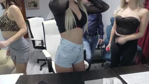 Snapshot of cute00kiara chatting on 11, 11, 2025 and follow twittercute00kiara2 online show from 11, 11, 2025