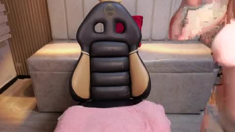 cute_angel_1 online show from 9, 4, 2026