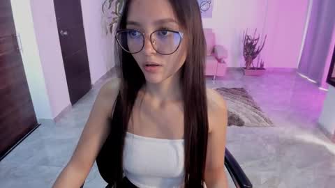 Bella Fox online show from 6, 3, 2026