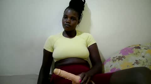 Snapshot of cute_heaven chatting on 2, 10, 2025 cute_heaven online show from 2, 10, 2025