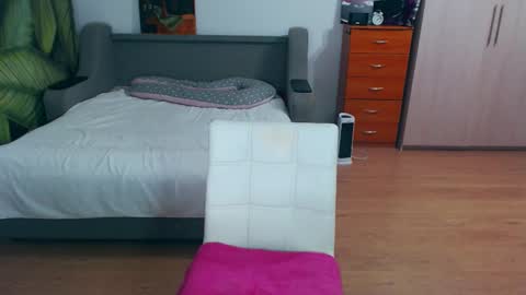 cute_jes online show from 27, 10, 2025