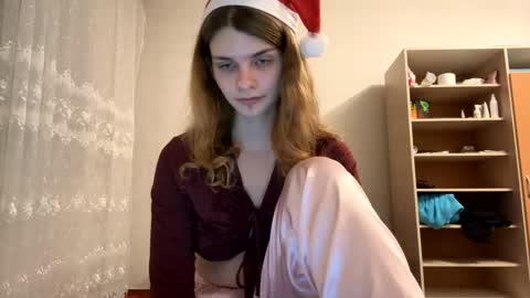 cute_kitte online show from 4, 1, 2025
