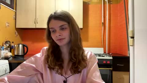 cute_kitte online show from 8, 1, 2025