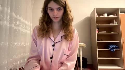 cute_kitte online show from 13, 1, 2025
