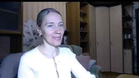 cute_lion_ online show from 9, 11, 2025