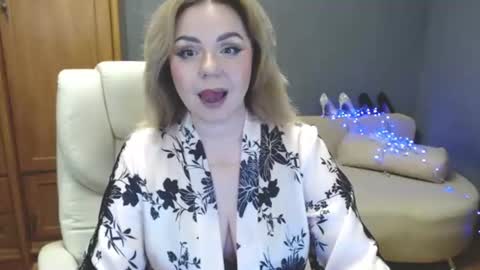 cute_phoenix online show from 19, 6, 2026