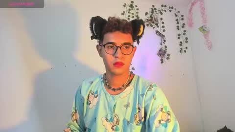 Snapshot of cute_sammy_1 chatting on 10, 9, 2025 cute_sammy_1 online show from 10, 9, 2025