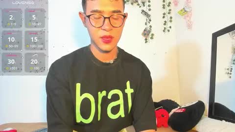 Snapshot of cute_sammy_1 chatting on 28, 9, 2025 cute_sammy_1 online show from 28, 9, 2025