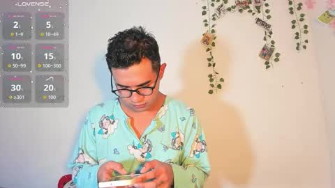 Snapshot of cute_sammy_1 chatting on 4, 10, 2025 cute_sammy_1 online show from 4, 10, 2025