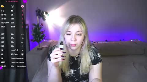 Snapshot of cute_sharloti chatting on 15, 1, 2025 Sasha online show from 15, 1, 2025