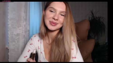 Snapshot of cute_shine_girl chatting on 18, 4, 2026 Hello Im Alisa Thank you for all the support online show from 18, 4, 2026